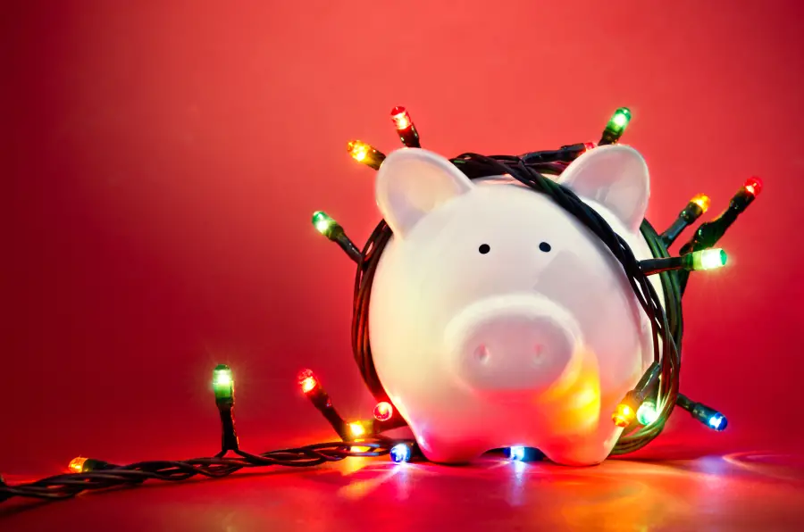 10 Creative Ways to Save Money on Holiday Shopping